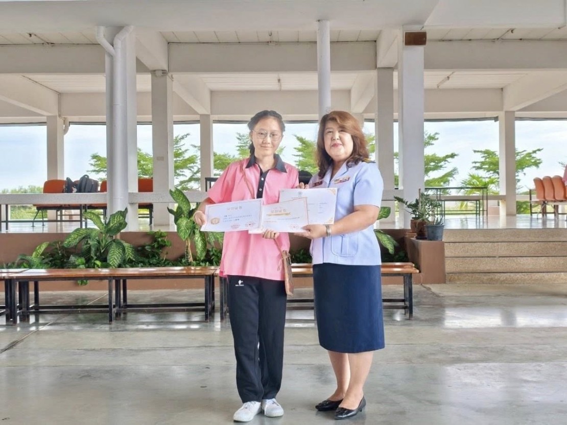 ขอแสดงความยินดีกับนักเรียนคนเก่ง ที่สร้างผลงานโดดเด่น ในการแข่งขันการกล่าวสุนทรพจน์ภาษาจีนระดับโลก ครั้งที่ 8