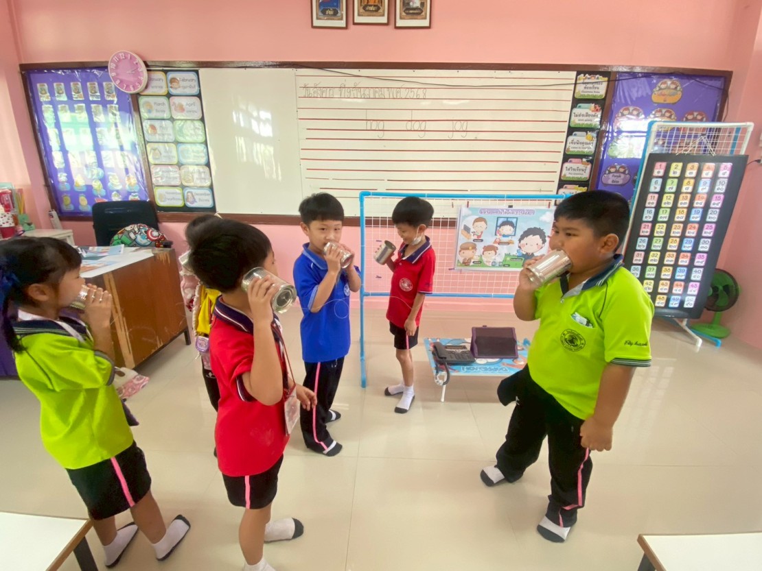 เด็ก ๆ (ระดับปฐมวัย) ได้เรียนรู้ตามหน่วยการจัดประสบการณ์การเรียนรู้ เรื่อง “เทคโนโลยีและการสื่อสาร”